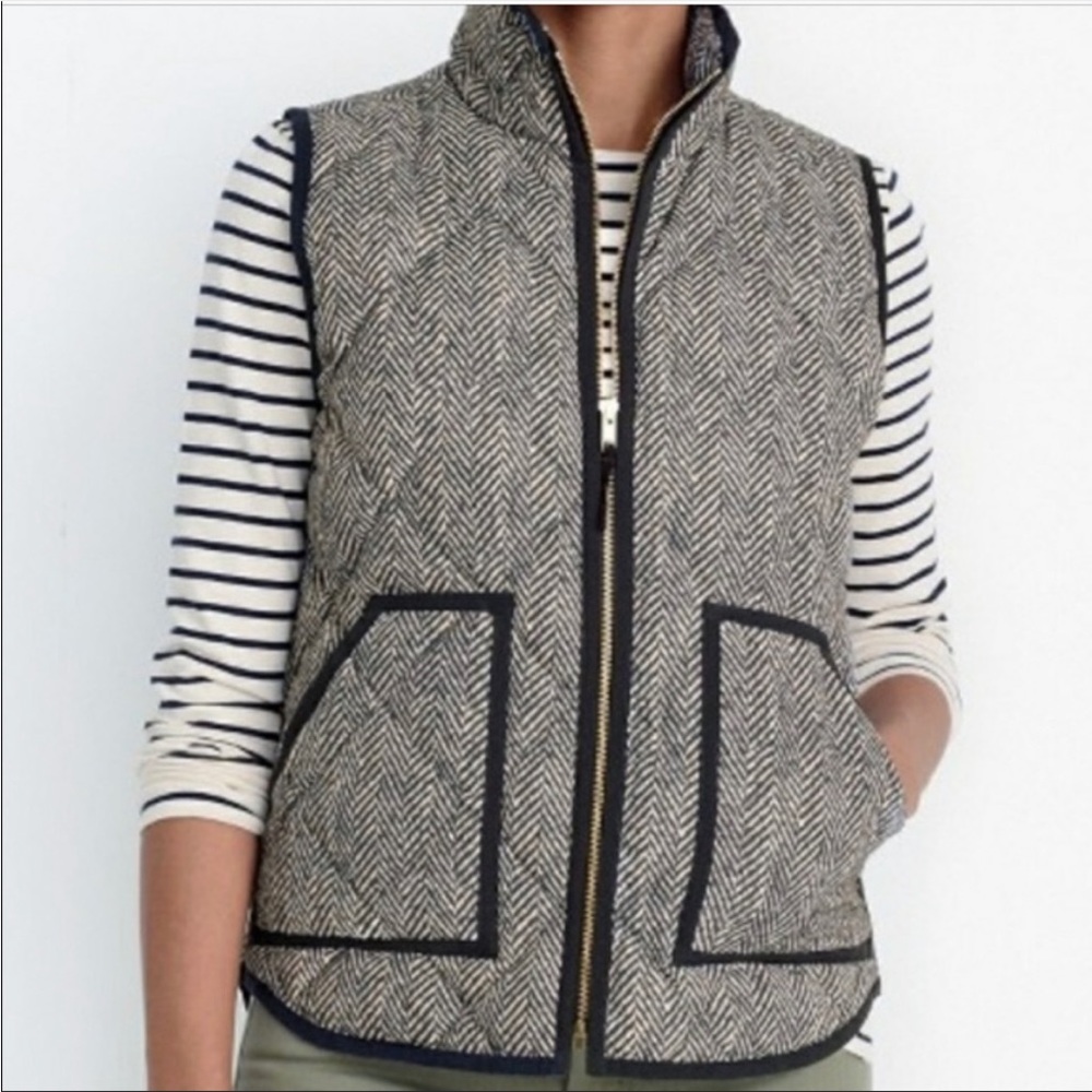 XS. J Crew. Herringbone zip up vest. Black and white